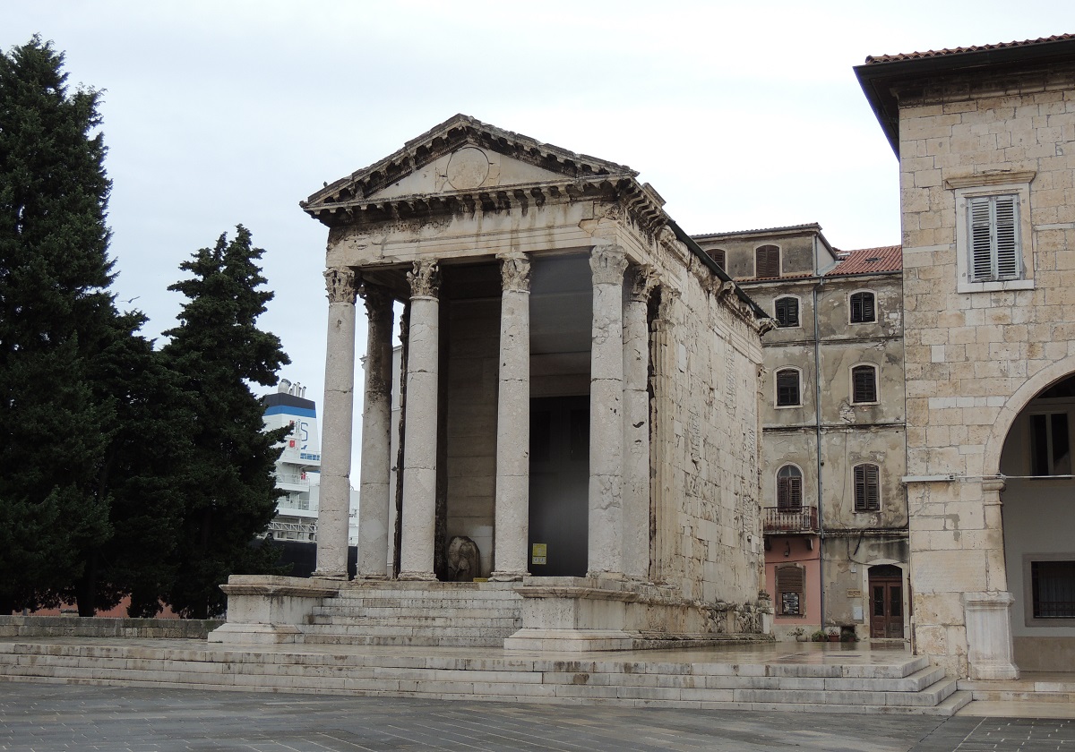 Forum, Pula